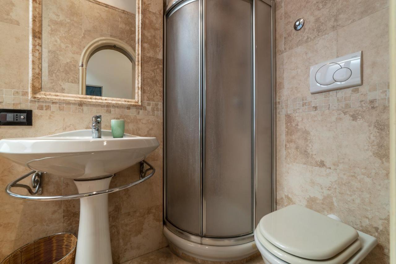 Piazza Di Spagna Elegant Apartment โรม ภายนอก รูปภาพ