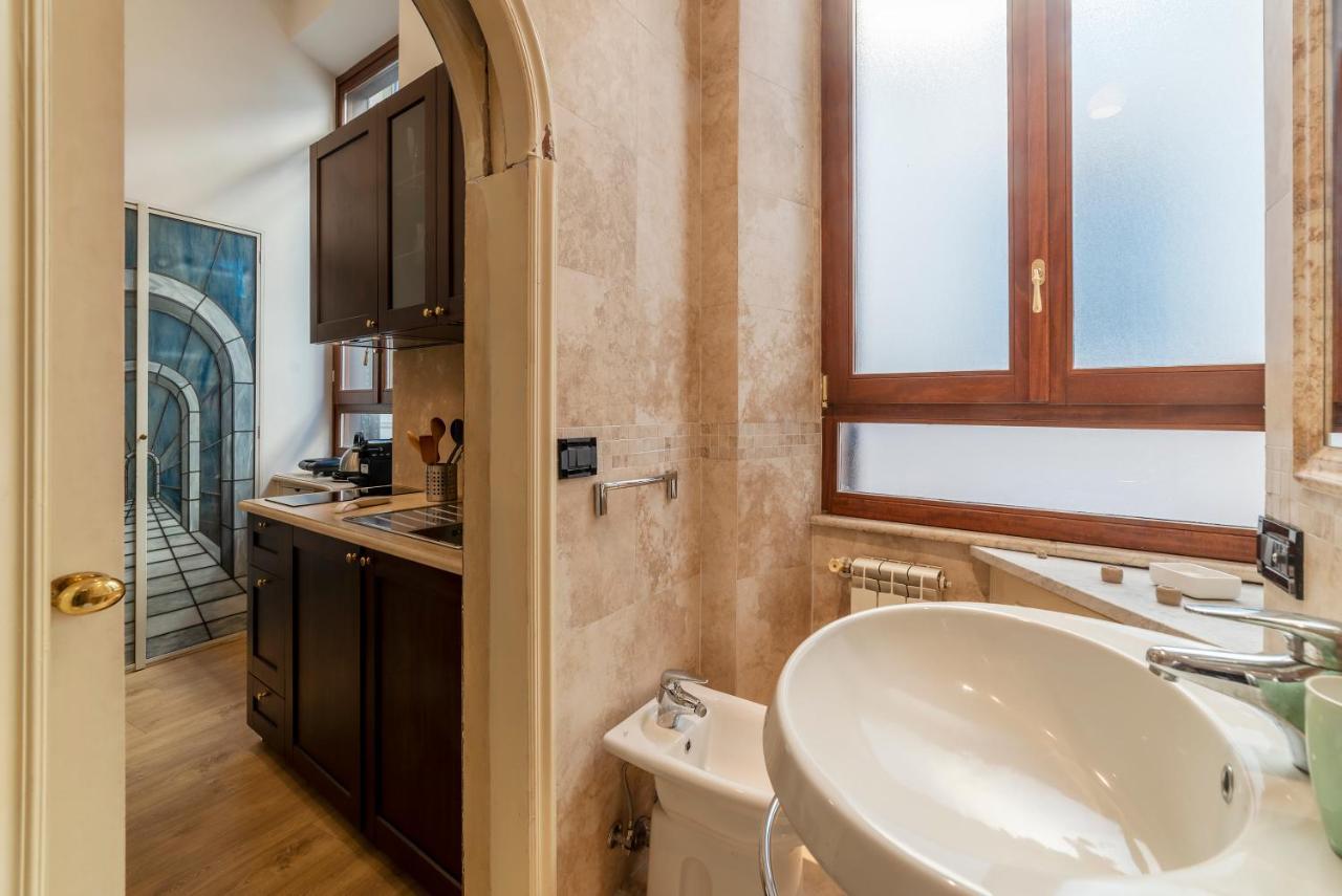 Piazza Di Spagna Elegant Apartment โรม ภายนอก รูปภาพ