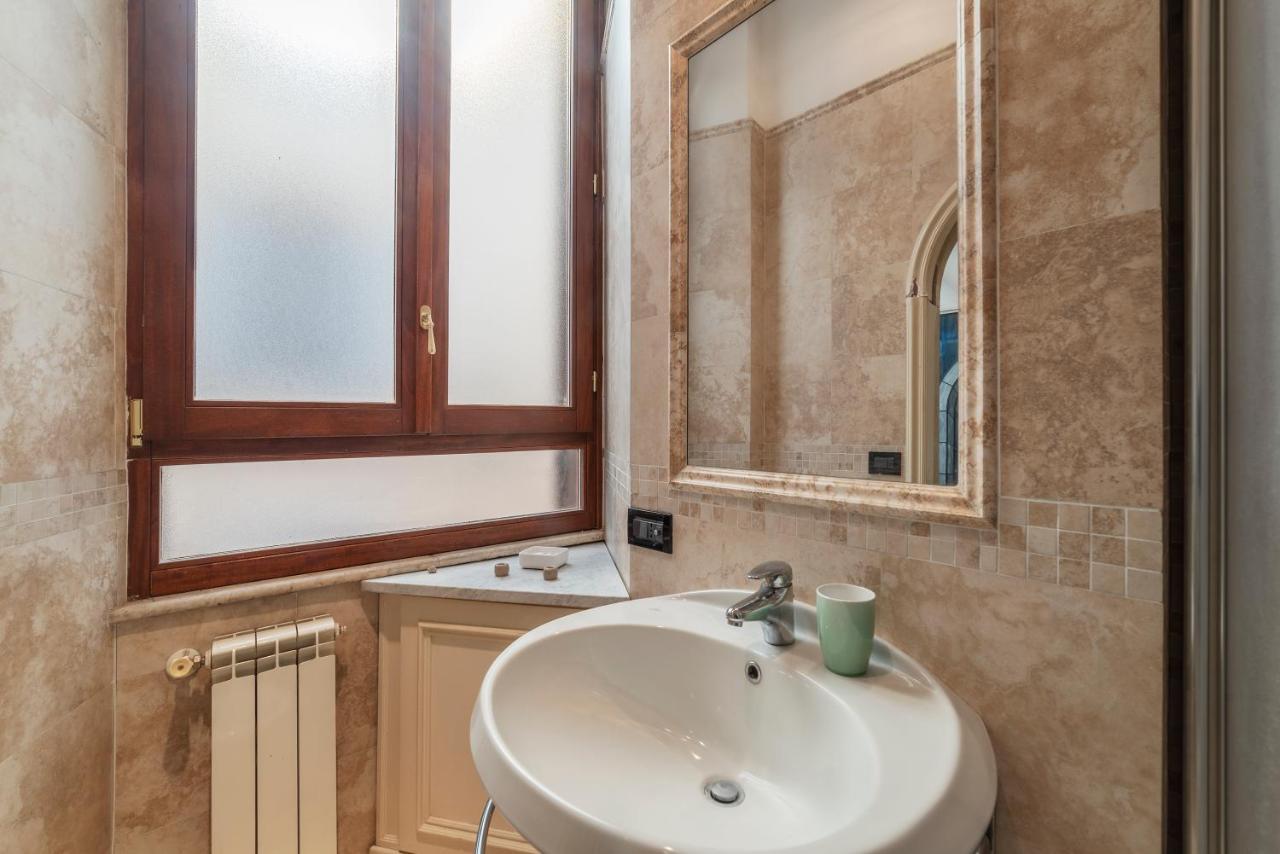 Piazza Di Spagna Elegant Apartment โรม ภายนอก รูปภาพ
