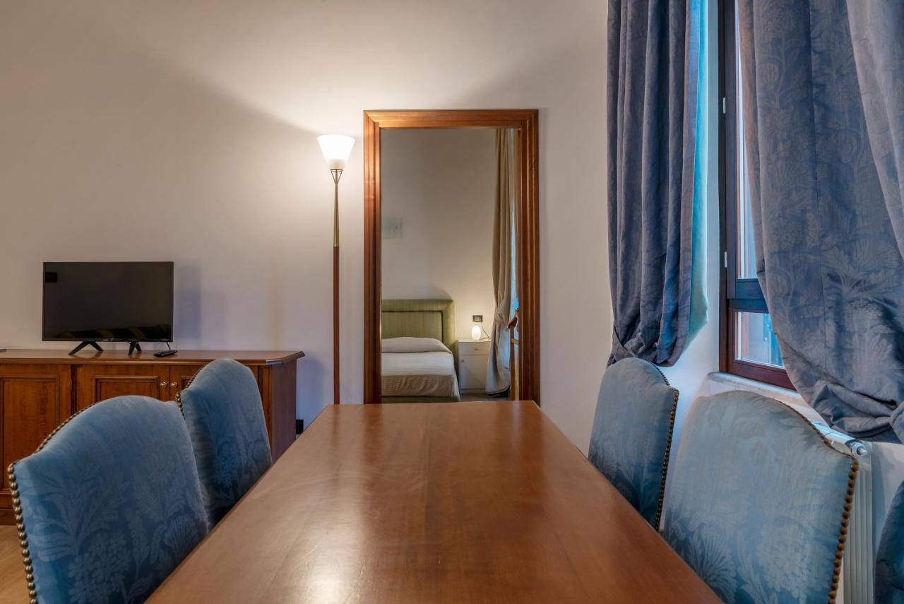 Piazza Di Spagna Elegant Apartment โรม ภายนอก รูปภาพ